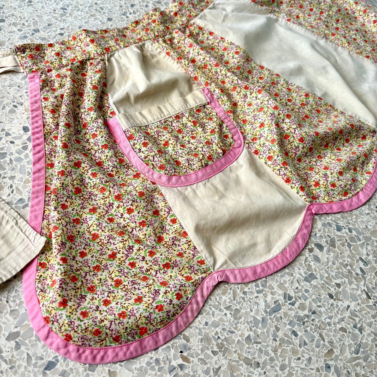 1950s Vintage Scalloped Apron