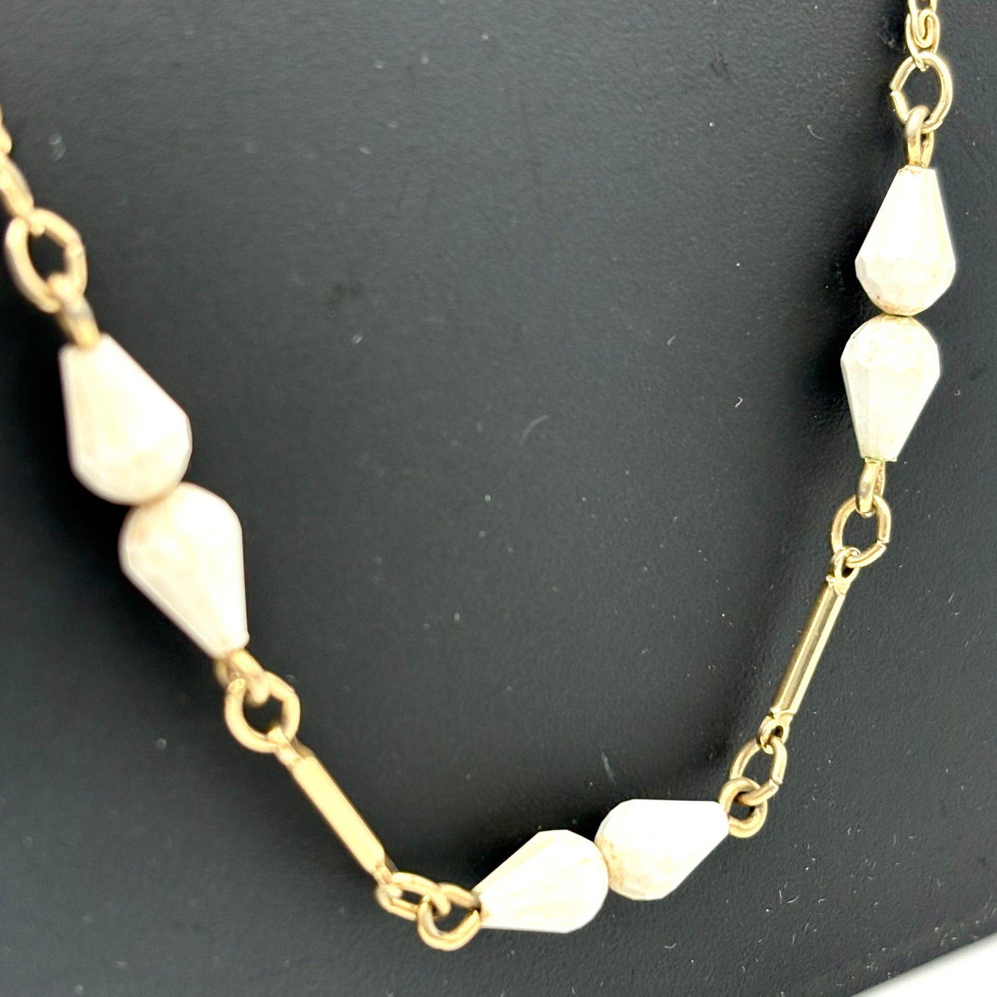 1979 Sarah Coventry White N' Bright Necklace