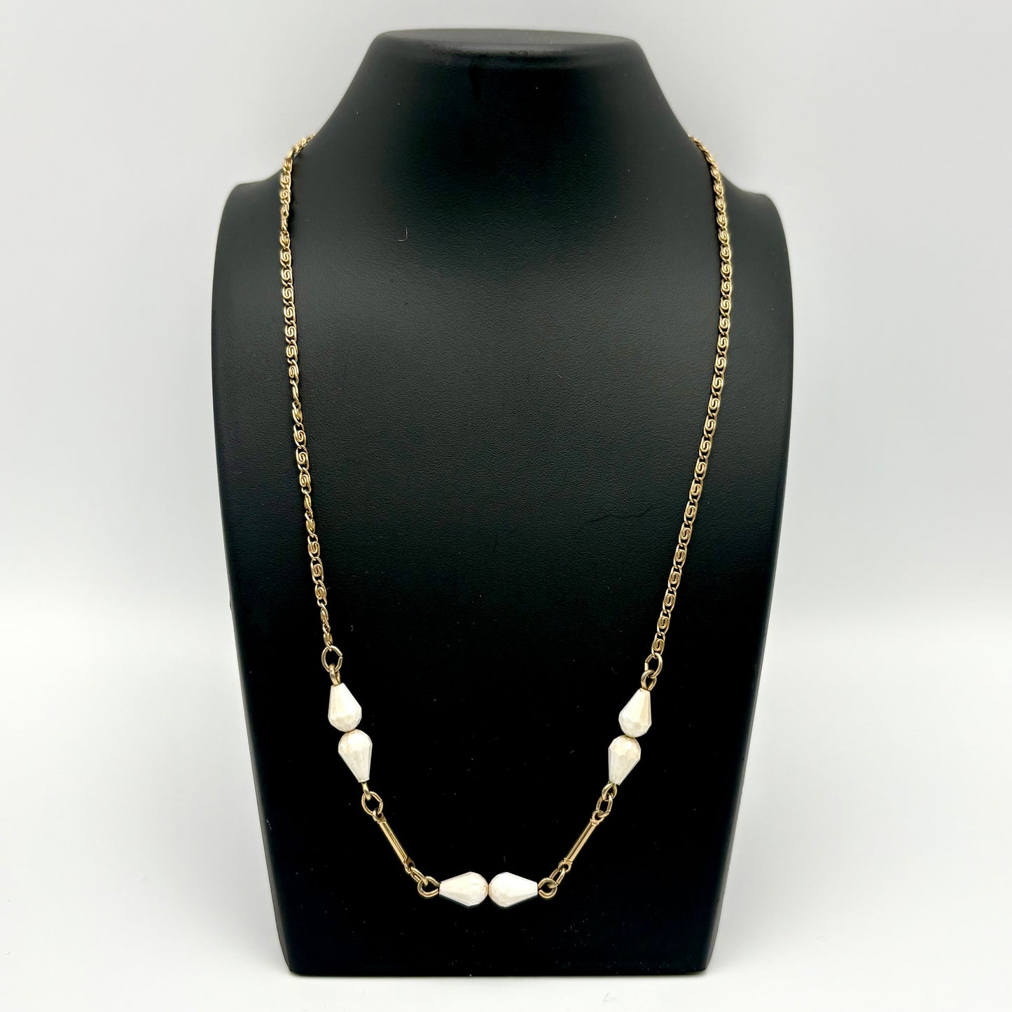 1979 Sarah Coventry White N' Bright Necklace