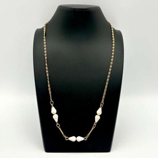 1979 Sarah Coventry White N' Bright Necklace