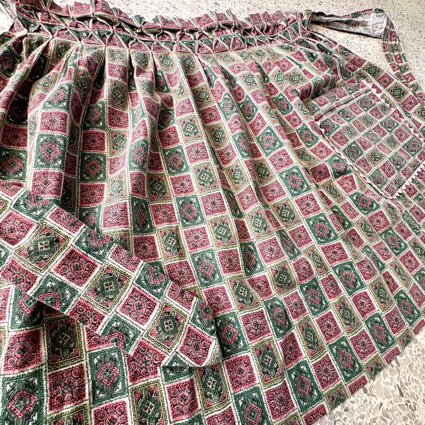 1950s Vintage Honeycomb Smocked Apron