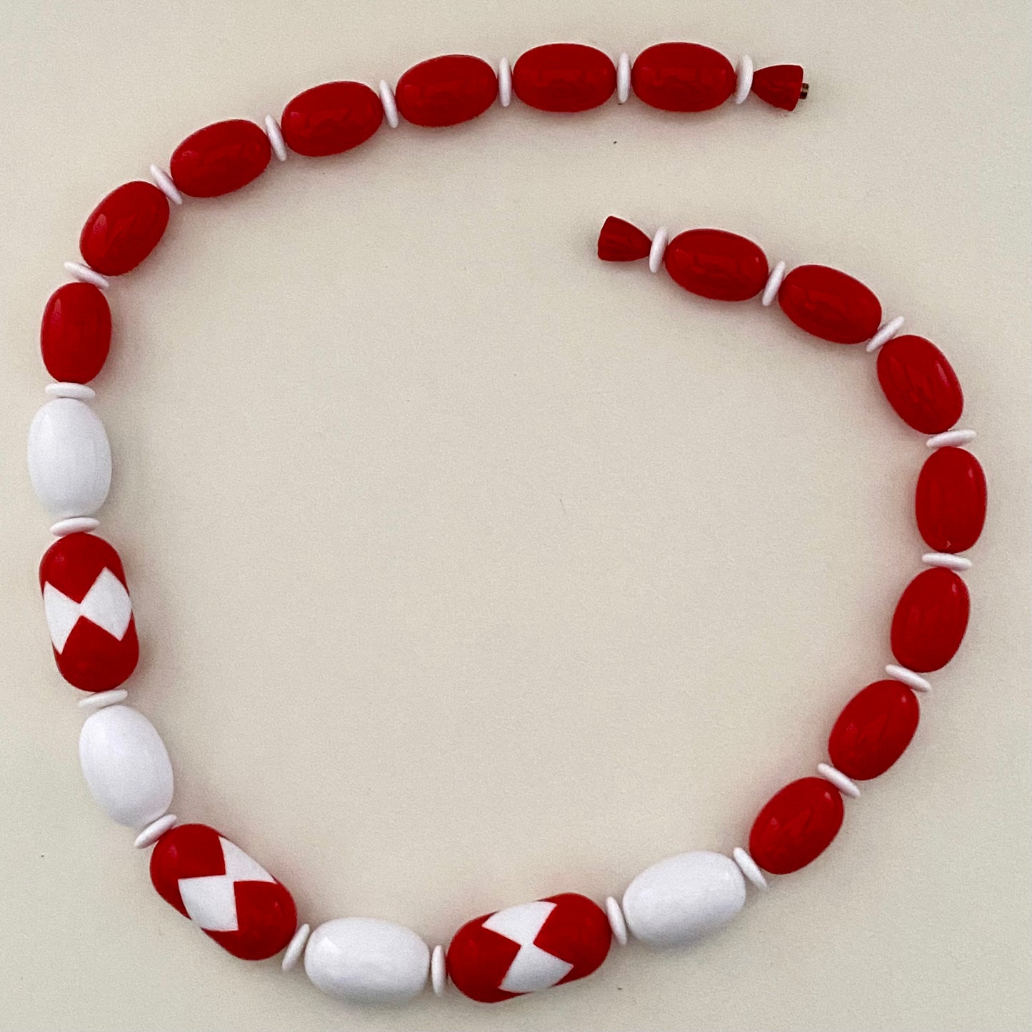1987 Avon Sunsations Red & White Necklace