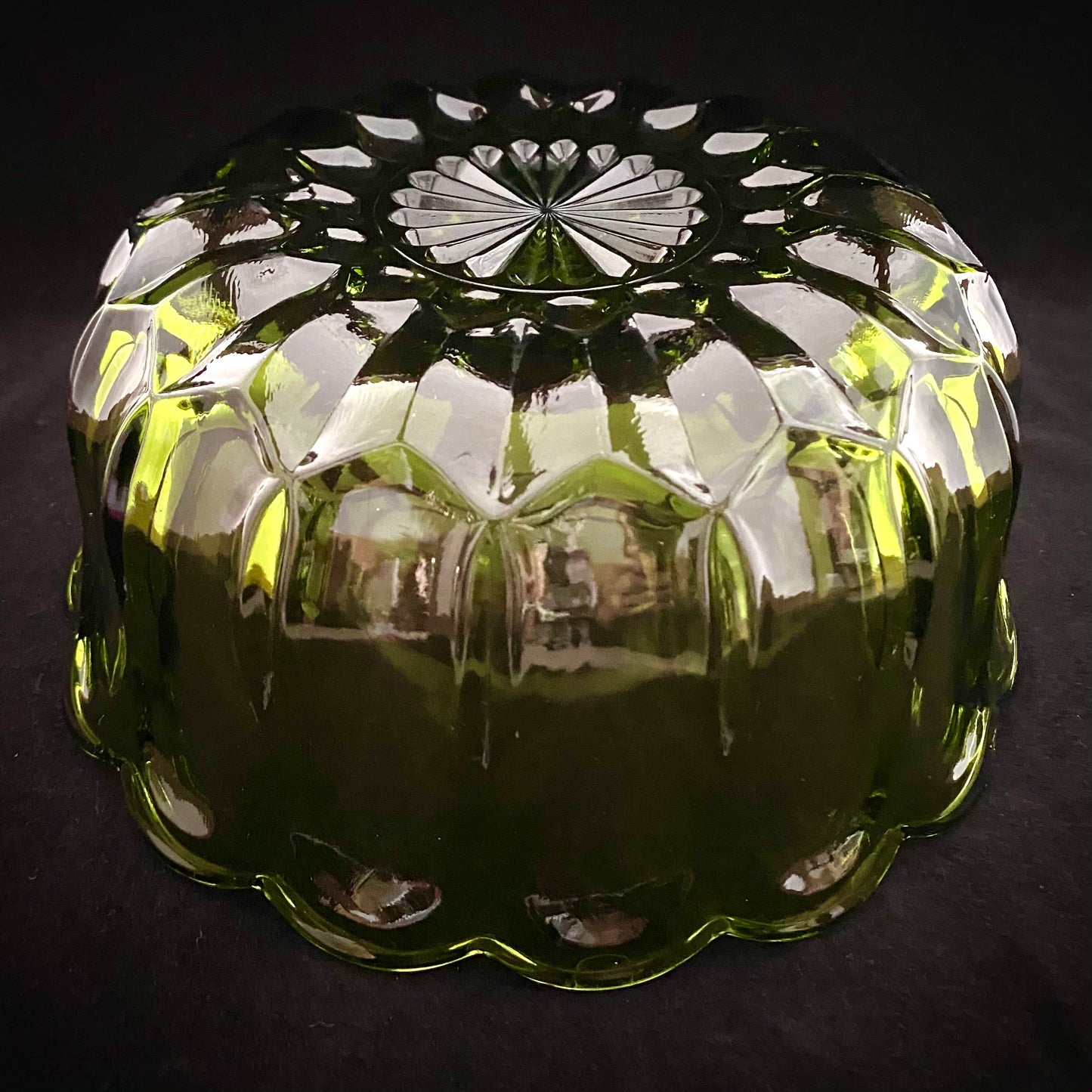 Late 60s/ Early 70s Anchor Hocking Fairfield Pattern Bowl