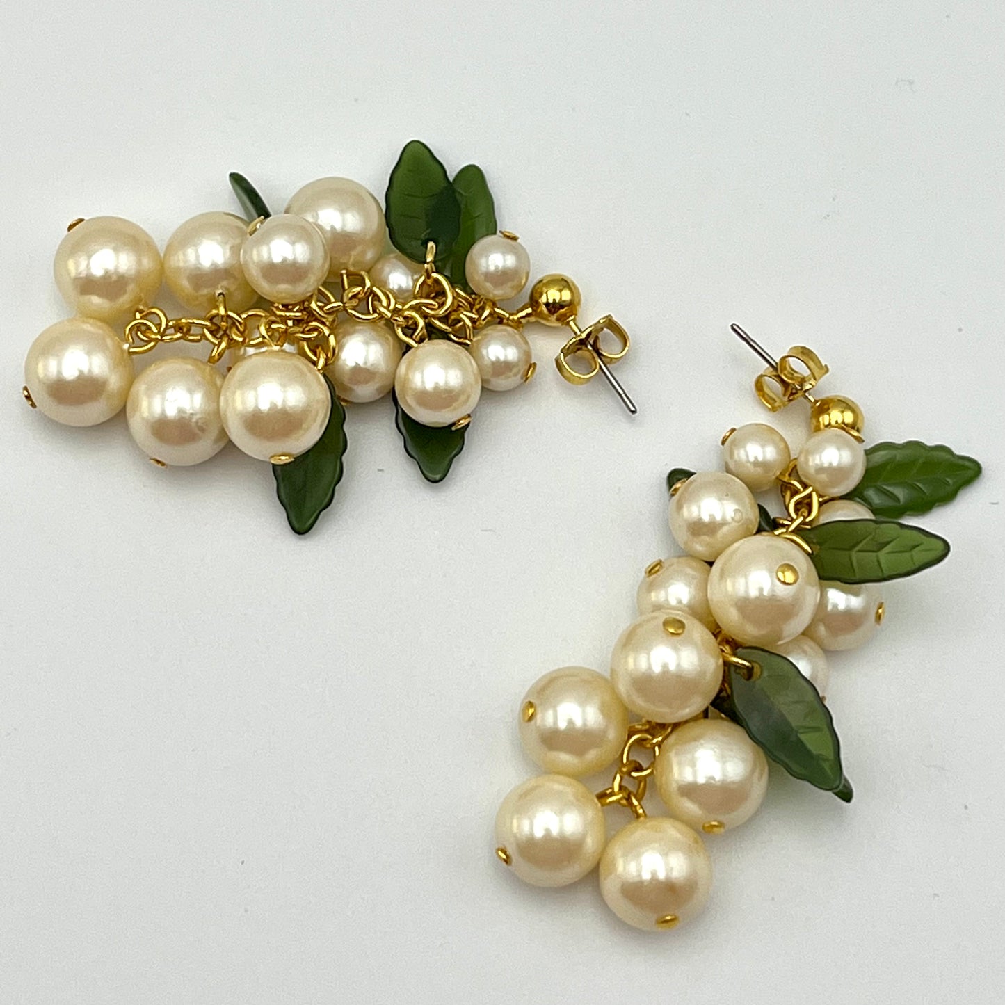 1992 Avon Pearlesque Dangle Earrings
