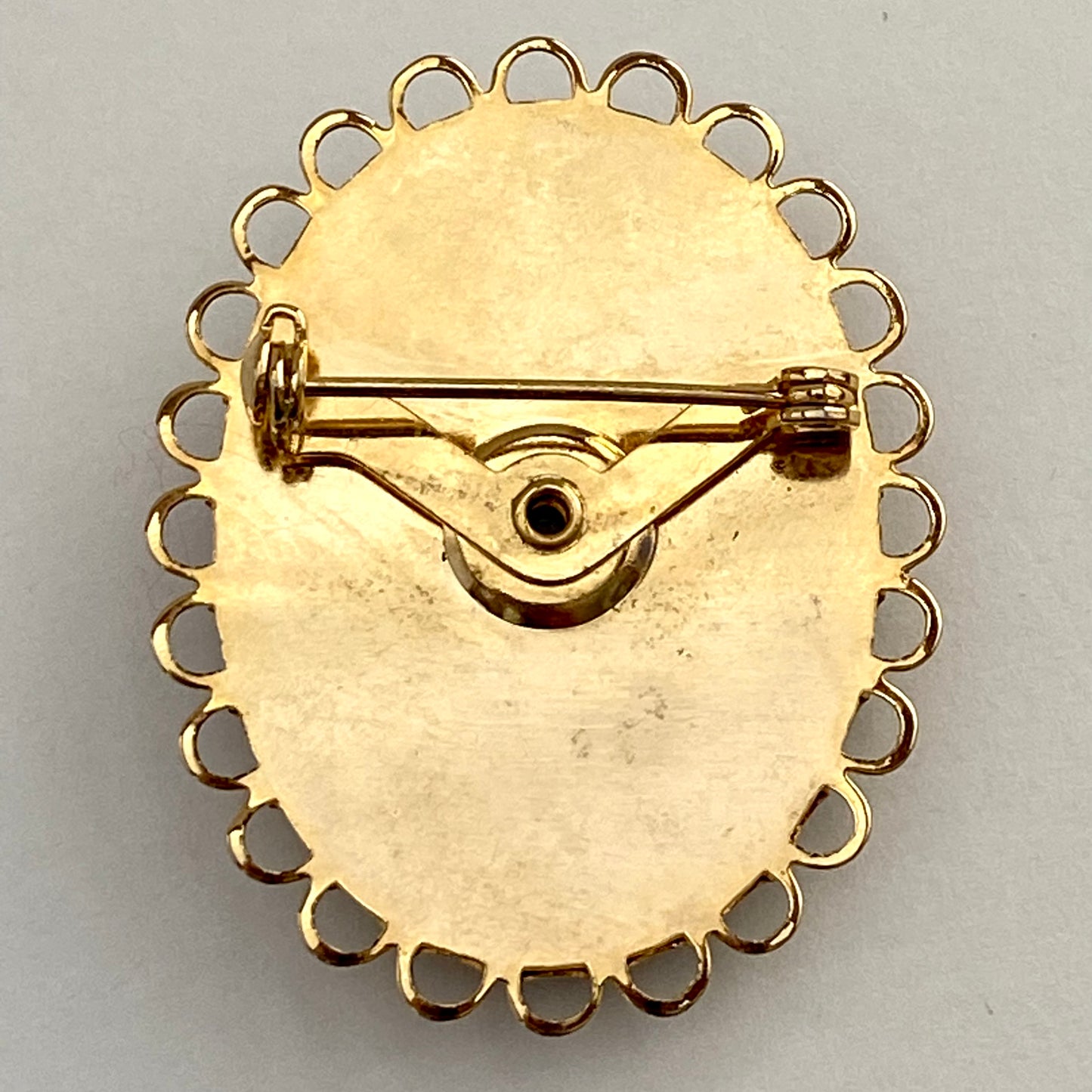 Late 70s/ Early 80s Cameo Brooch