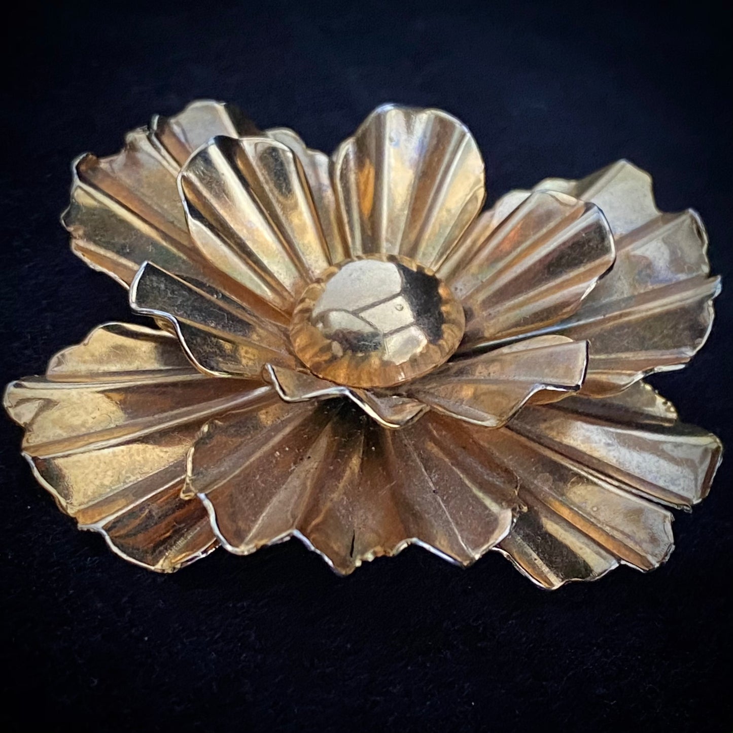 1960s Polished Gold-Tone Flower Brooch