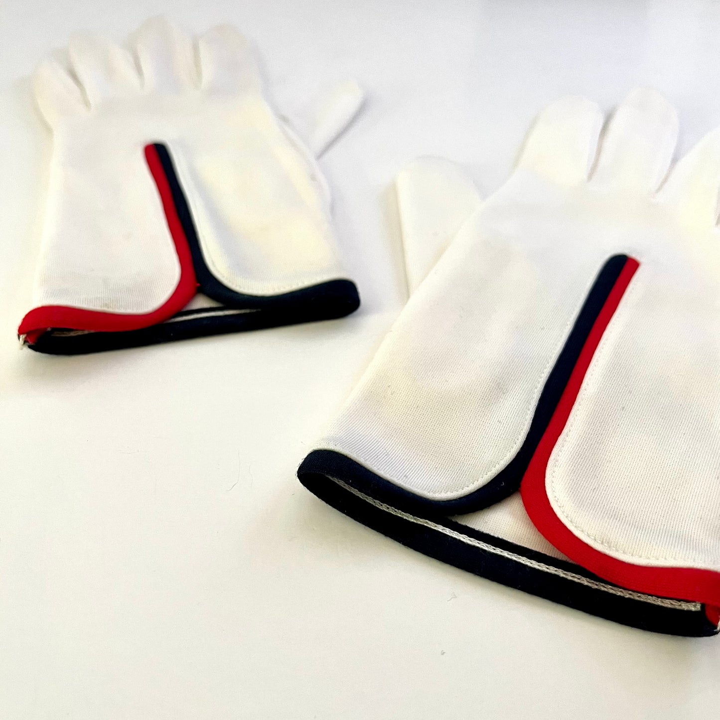 Late 50s/ Early 60s Fownes Embraceable Gloves