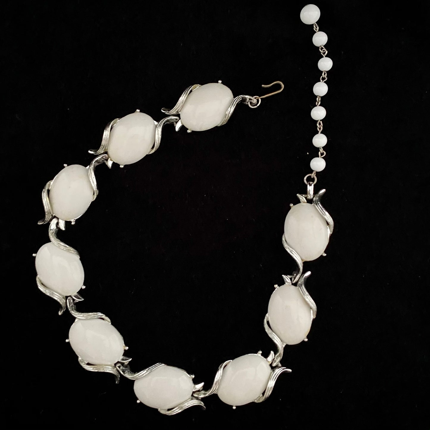1950s White Thermoset Stone Chocker Necklace