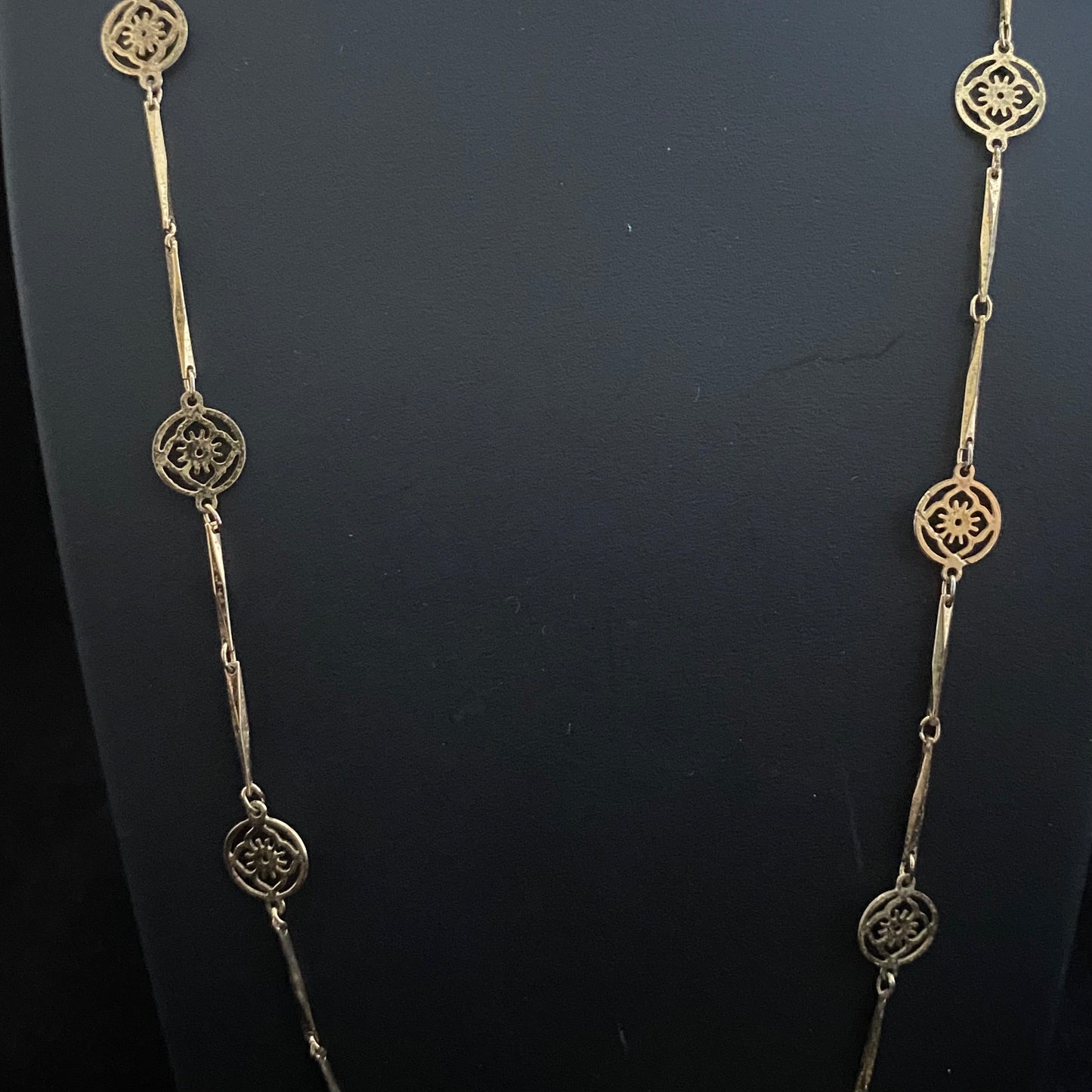 1979 Avon Flowerlace Necklace