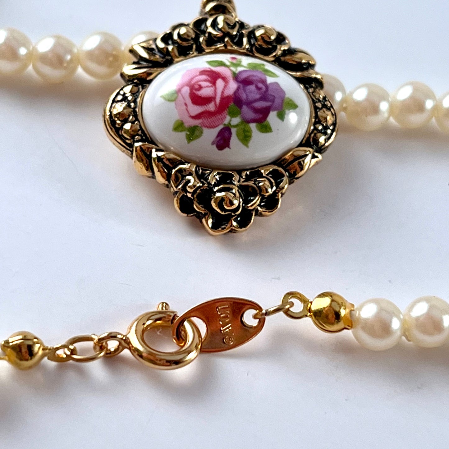 1992 Avon Victorian Romance Necklace