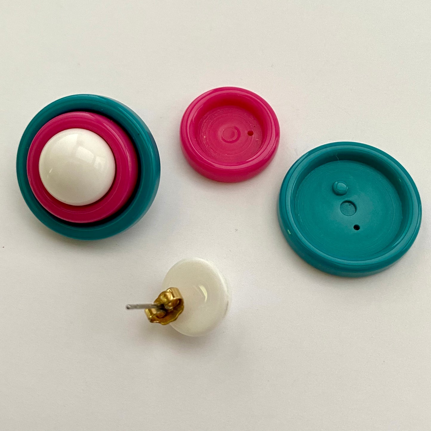 1989 Avon Club Capri Post Earrings