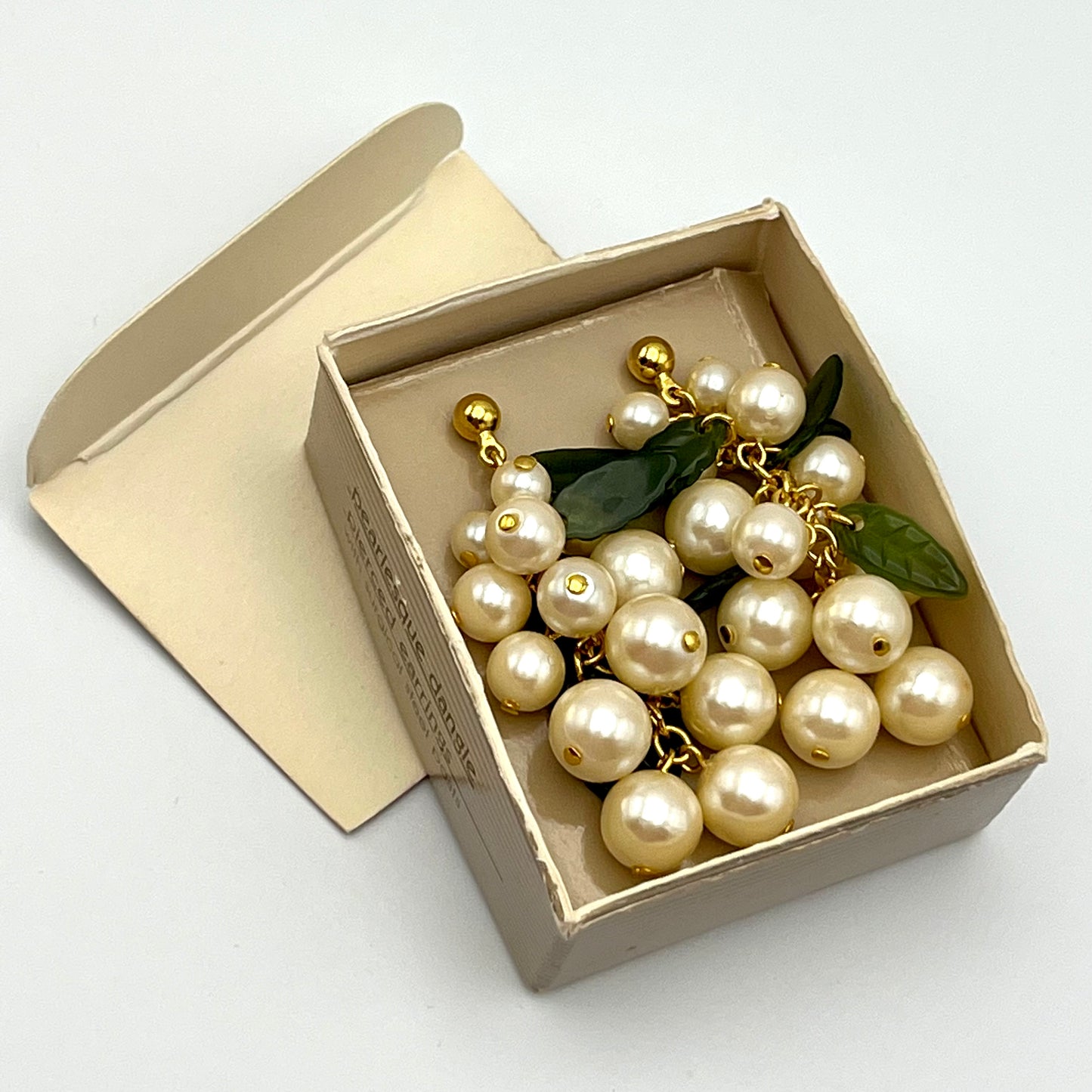 1992 Avon Pearlesque Dangle Earrings