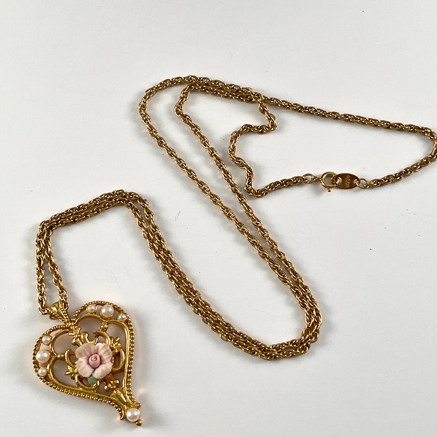 1995 Avon Victorian Style Heart Necklace
