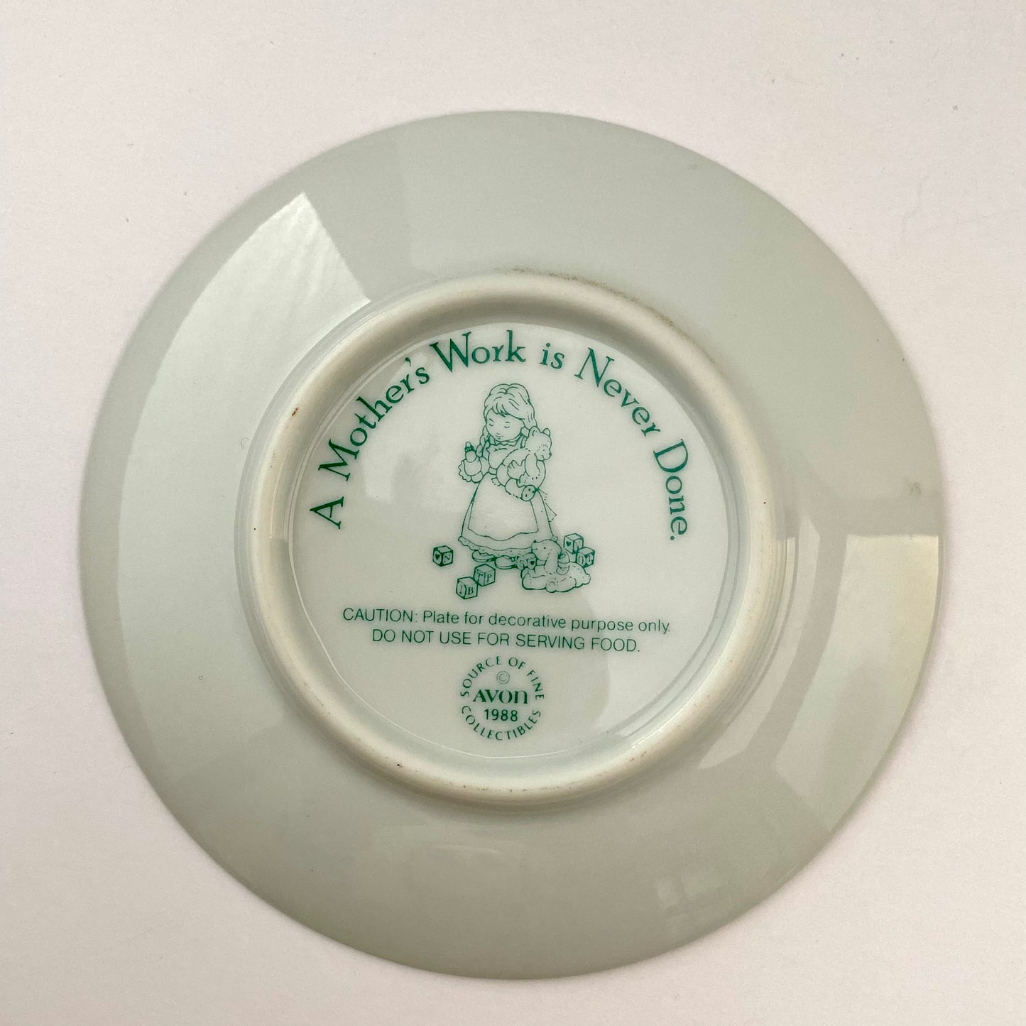 1988 Avon Mother's Day "A Mother's Word is Never Done" Plate