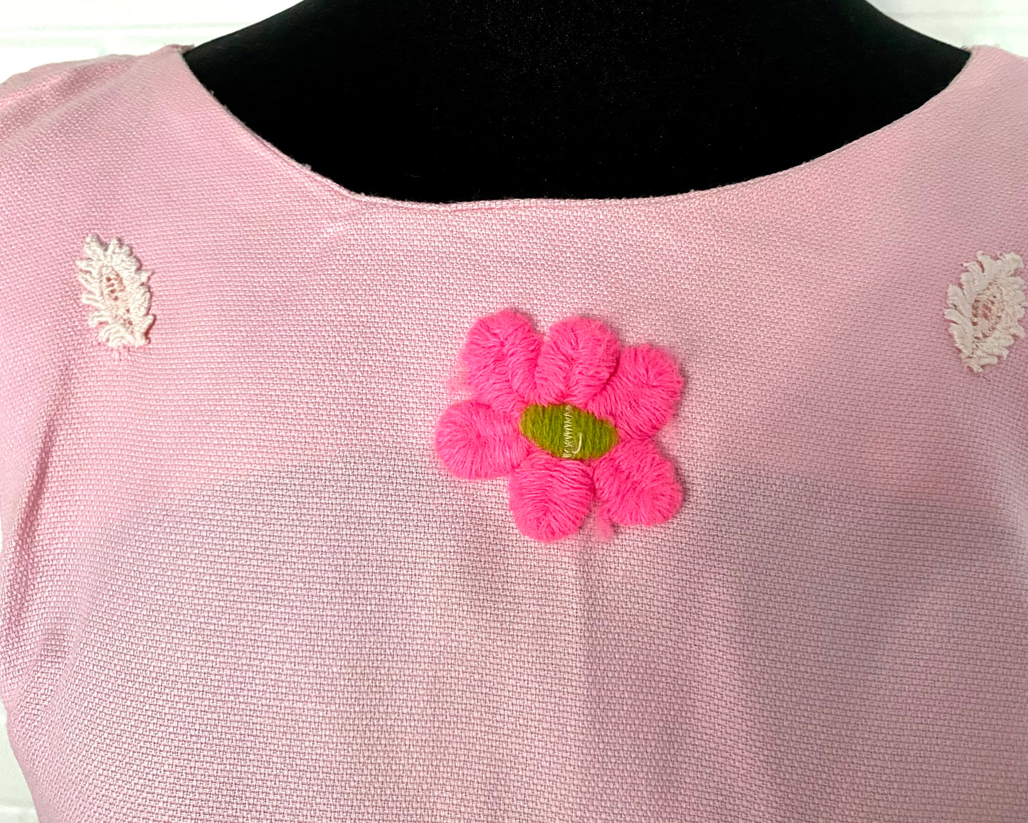 1960s Sleeveless Crop Top With Flower Embellishments