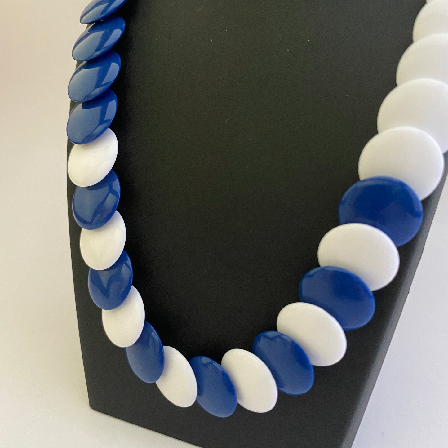 1982 Avon Newport Bead Necklace