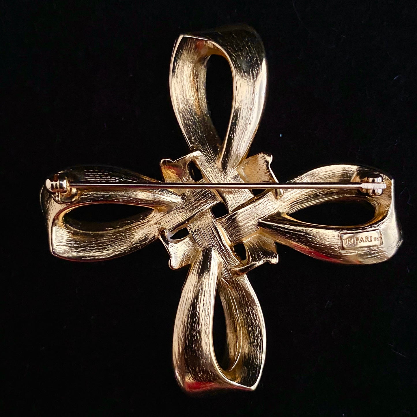 1980s Trifari Double Knot Bow Brooch - Retro Kandy Vintage