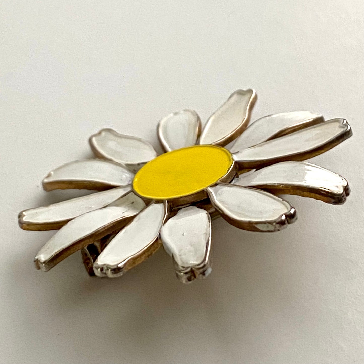 Late 60s/ Early 70s Little Enamel Daisy Brooch