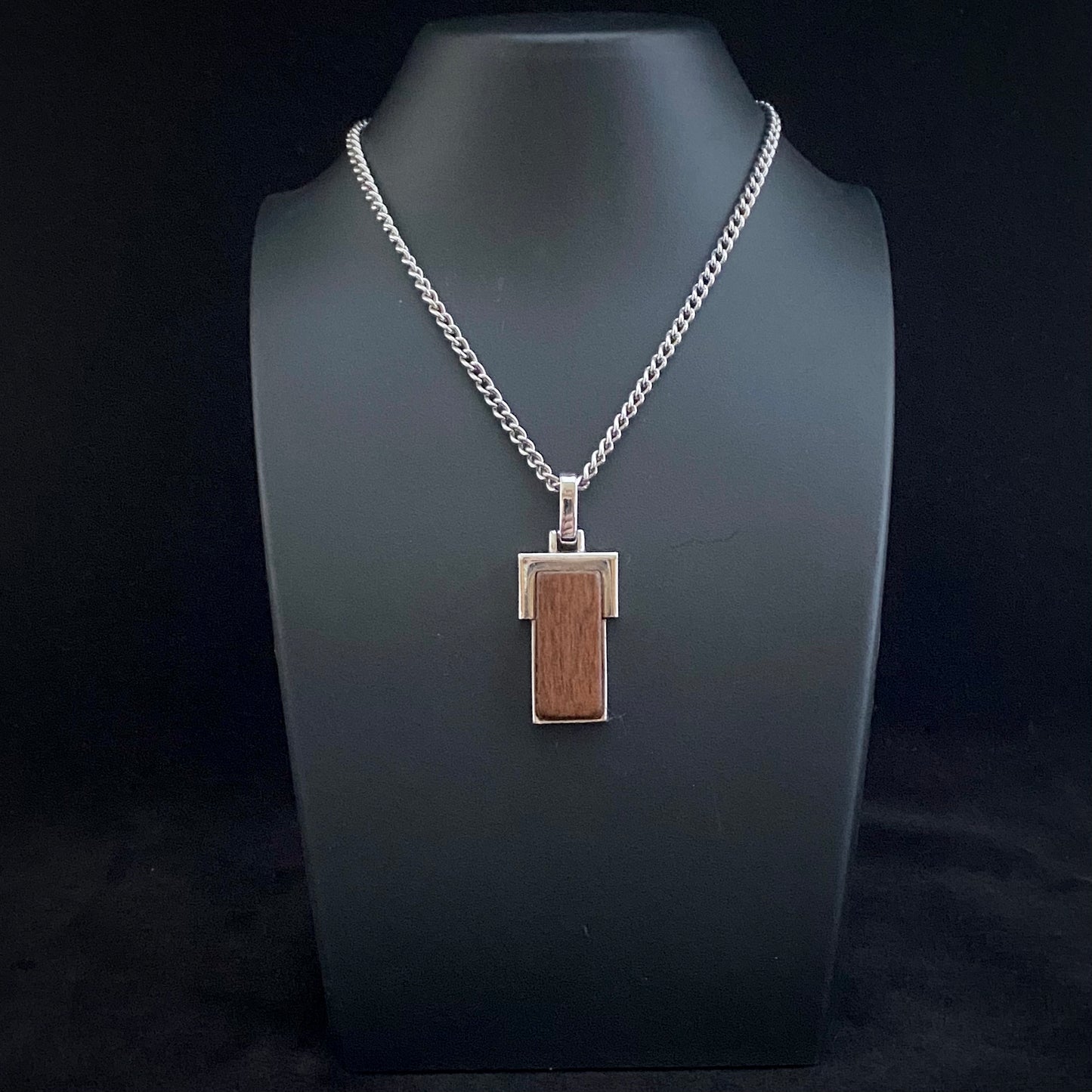 1979 Avon Natural Wood Pendant Necklace