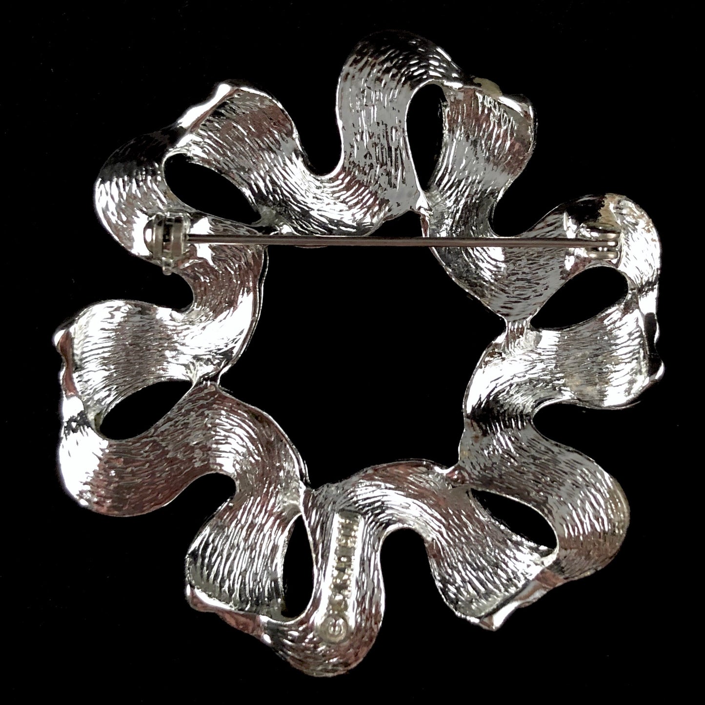 1971 Sarah Coventry Ribbonette Brooch - Retro Kandy Vintage