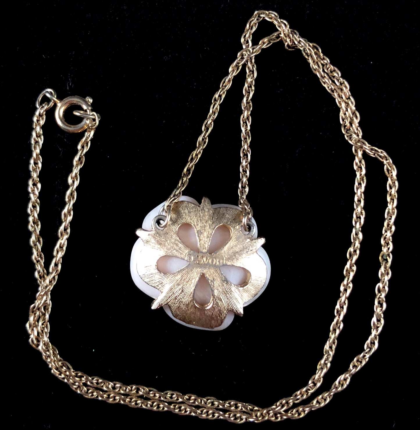 1978 Avon Lotus Blossom Necklace - Retro Kandy Vintage