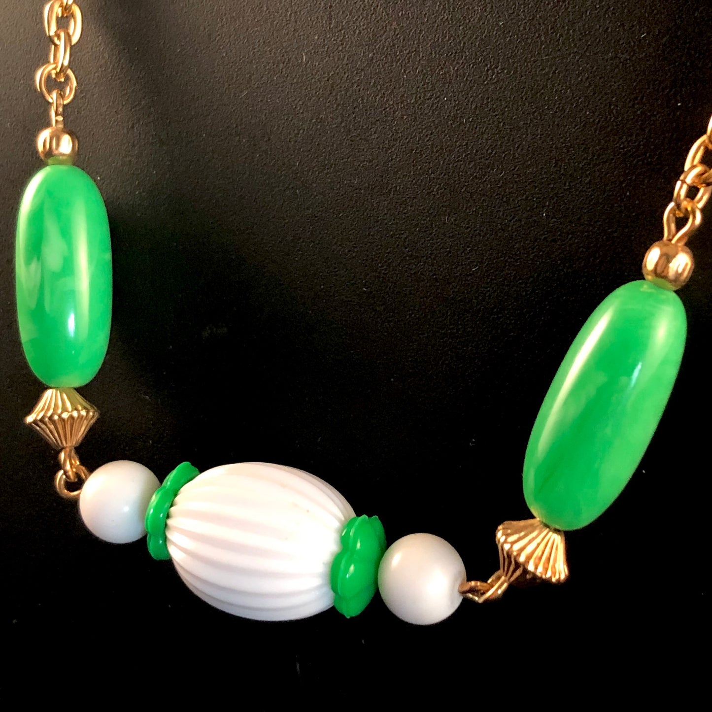 1975 Avon Come Summer Necklace - Retro Kandy Vintage