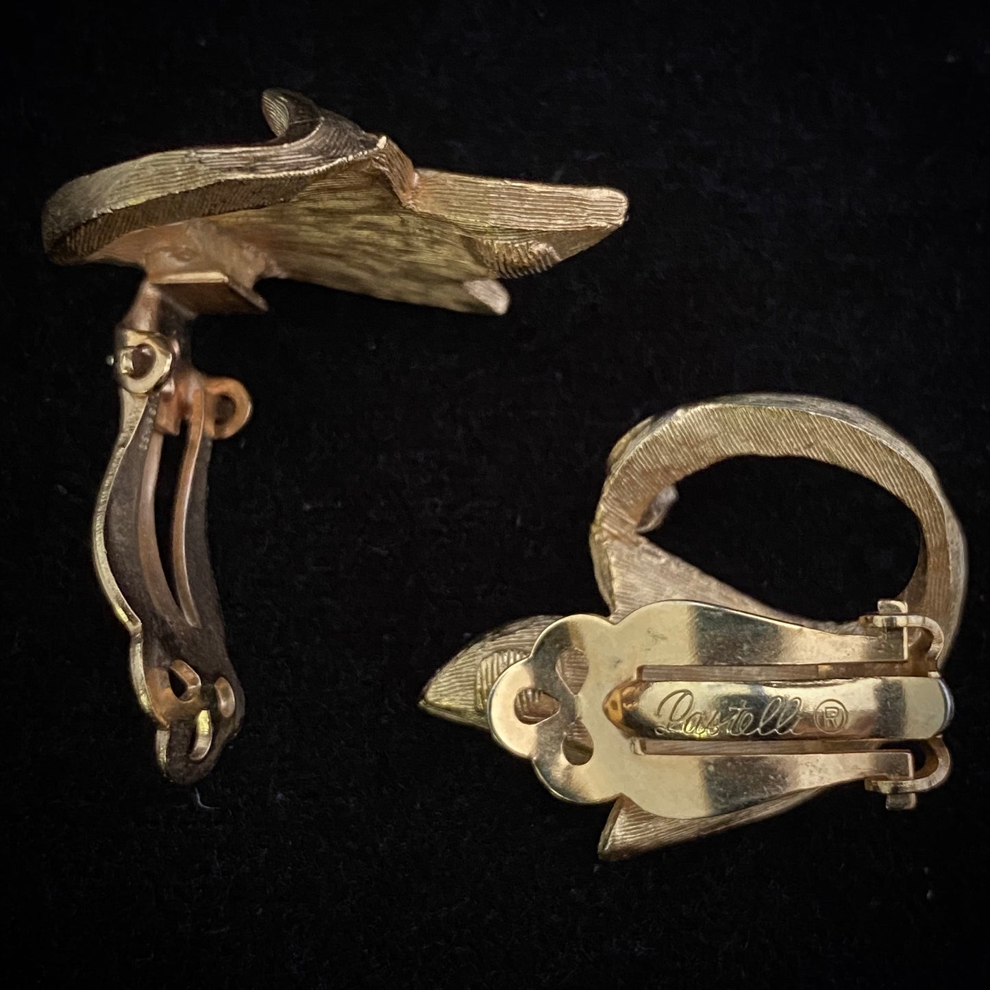 1960s Pastelli Gold Abstract Leaf Earrings - Retro Kandy Vintage