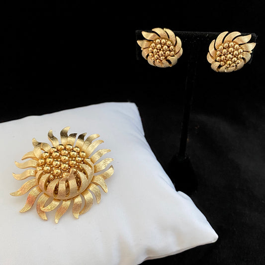 1960s Trifari Demi-Parure Flower Brooch & Earrings - Retro Kandy Vintage