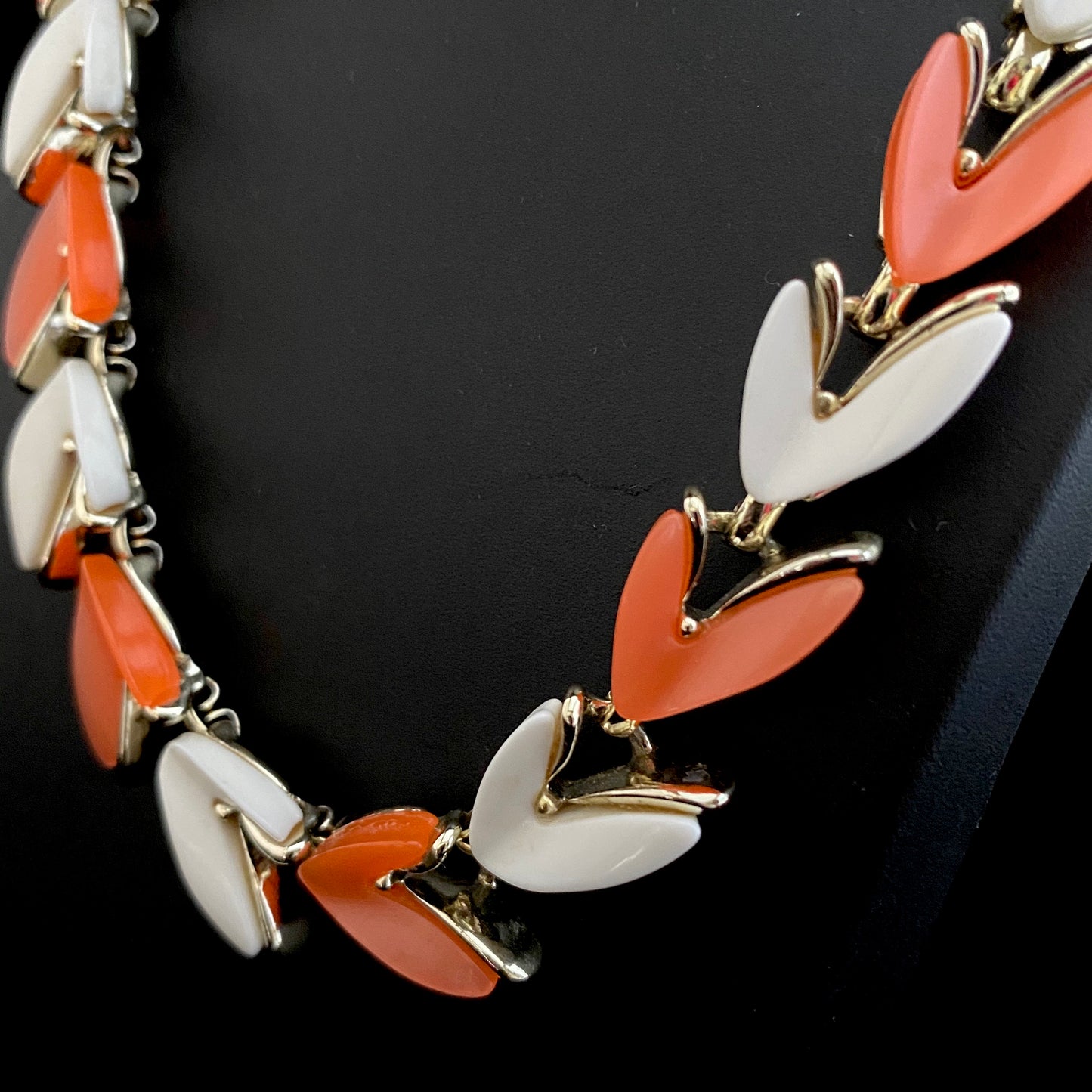 1950s Claudette Thermoset Necklace - Retro Kandy Vintage