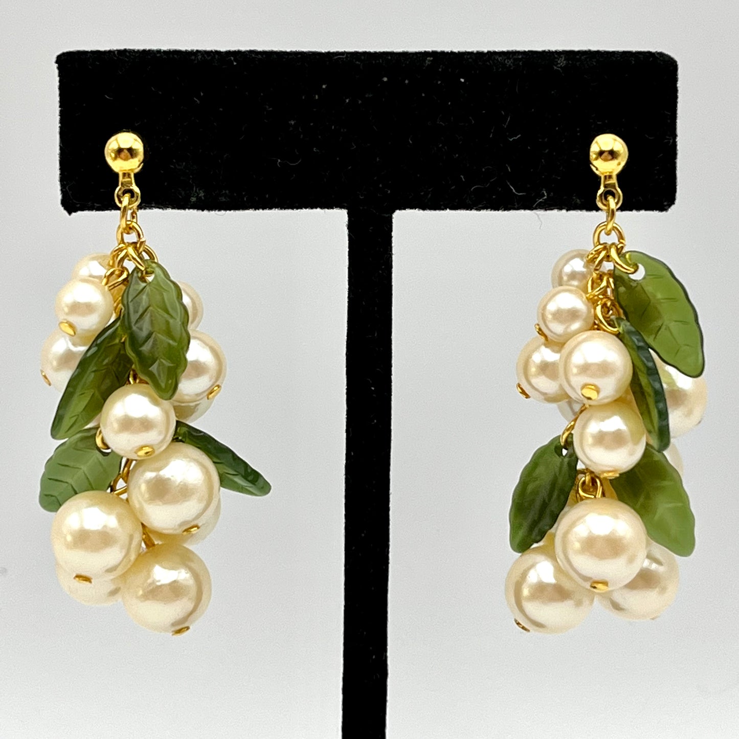 1992 Avon Pearlesque Dangle Earrings