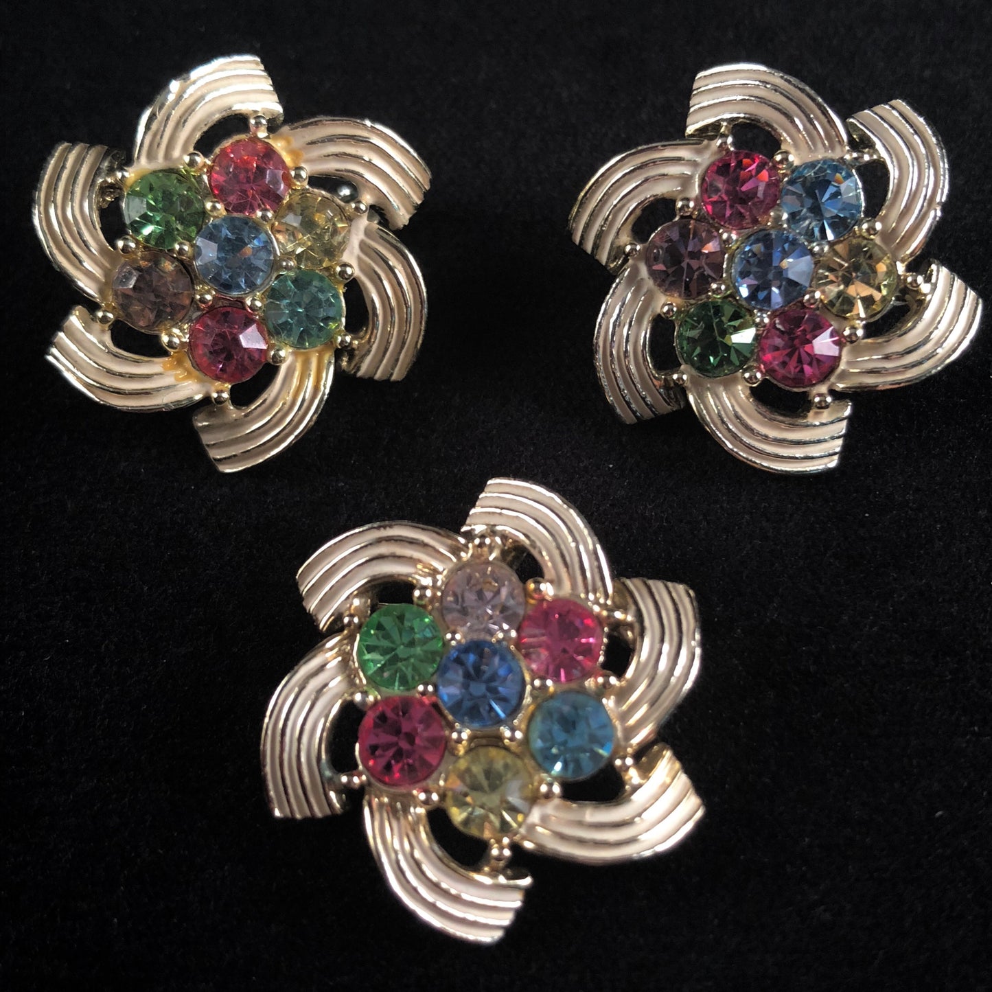 1960 Sarah Coventry Color Spray Brooch & Earrings - Retro Kandy Vintage