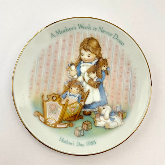 1988 Avon Mother's Day "A Mother's Word is Never Done" Plate
