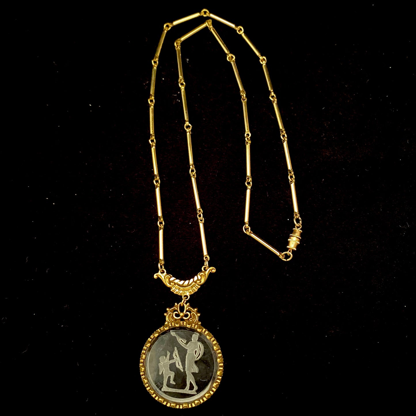 1960s Goldette Intaglio Pendant Necklace
