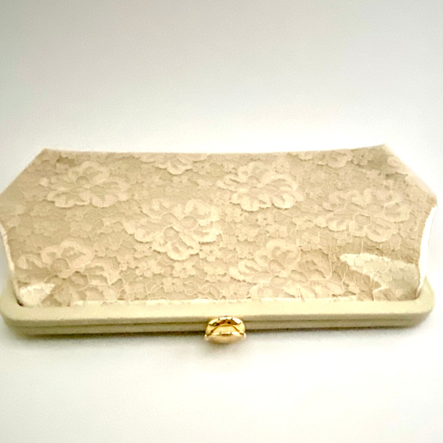1960s Lace & Vinyl Ivory Clutch