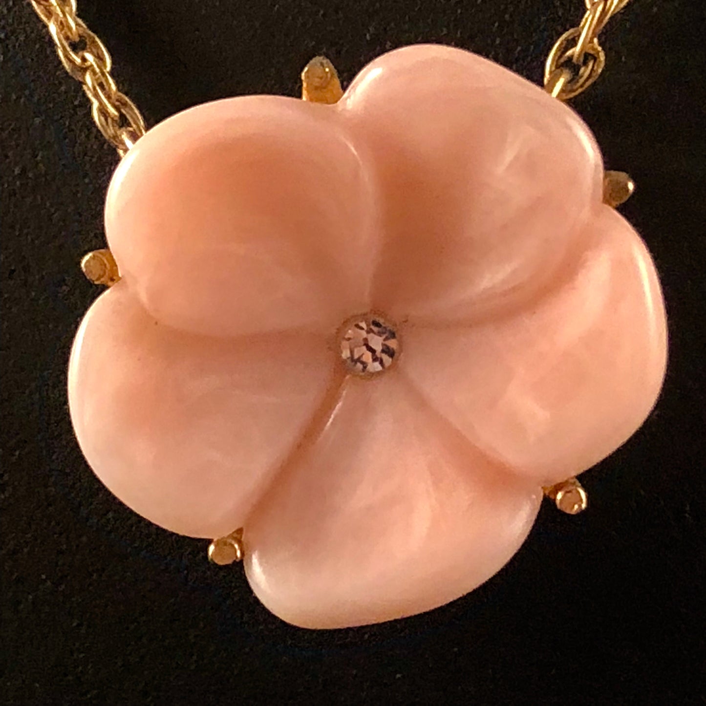 1978 Avon Lotus Blossom Necklace - Retro Kandy Vintage