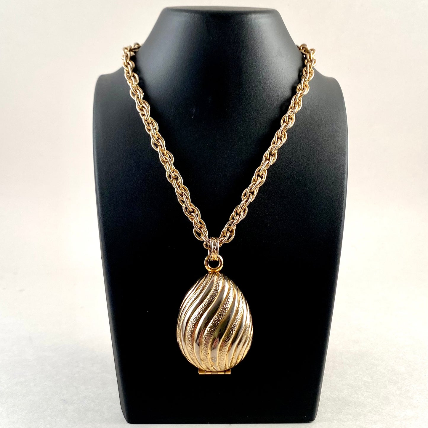 1968 Avon Golden Charmer Glace Necklace