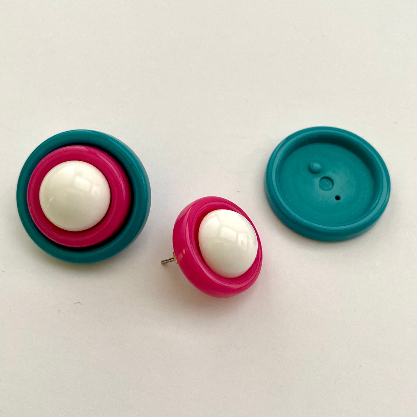 1989 Avon Club Capri Post Earrings