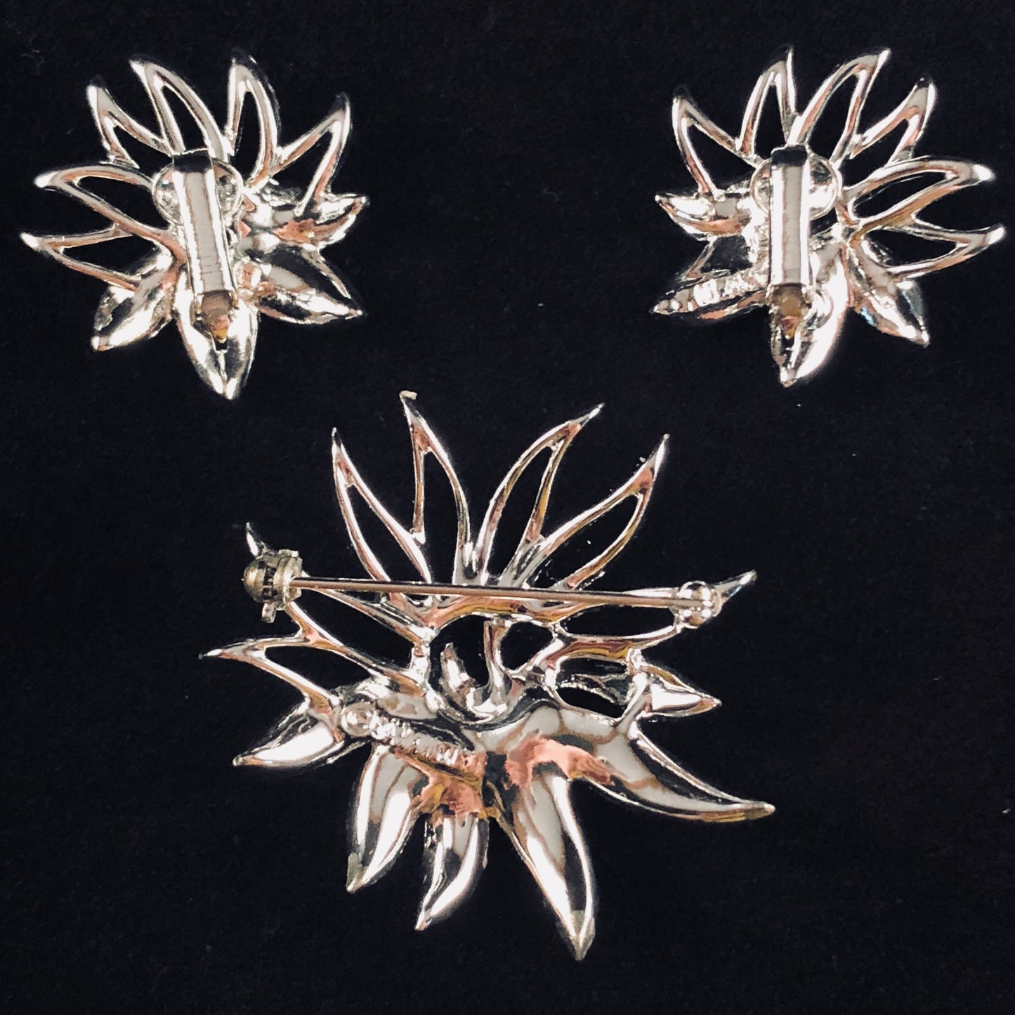 1969 Sarah Coventry Demi-Flower Brooch & Earrings - Retro Kandy Vintage