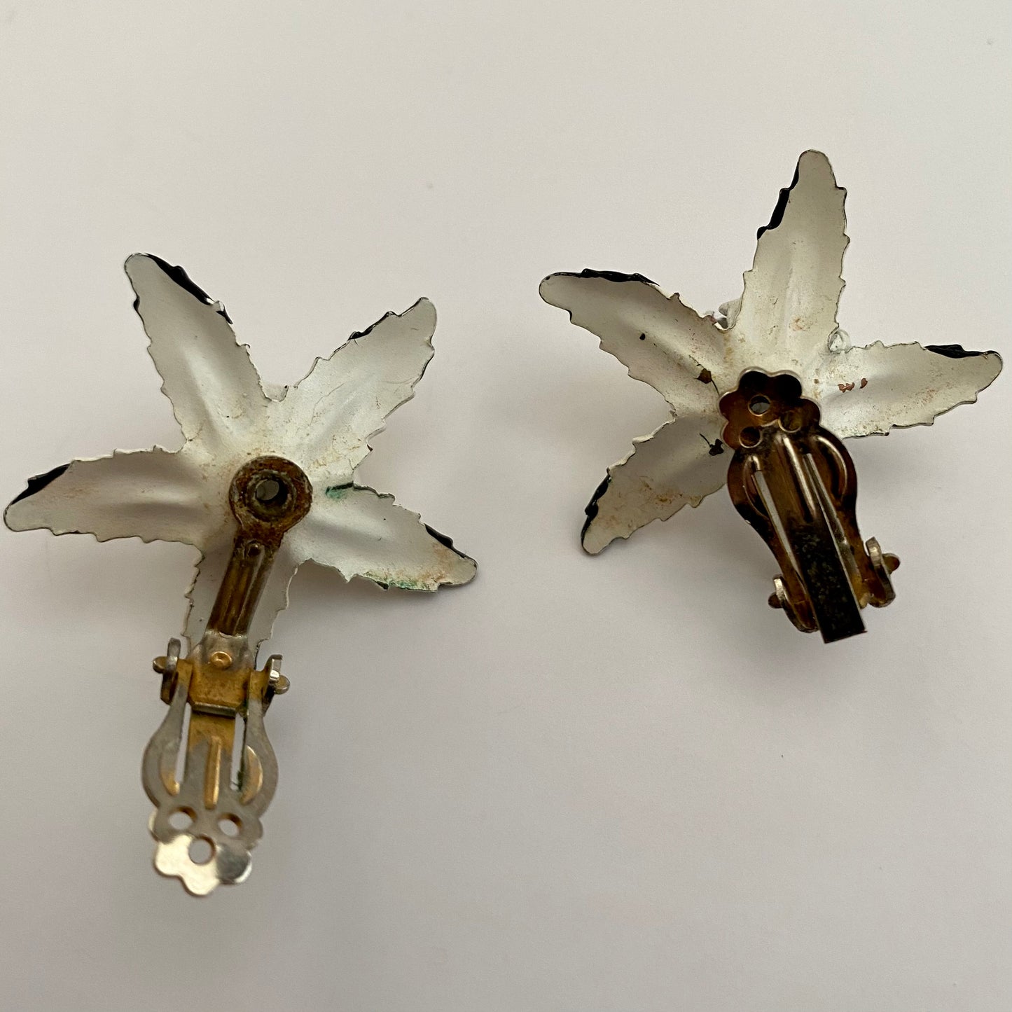 Late 60s/ Early 70s Black & White Enamel Flower Earrings