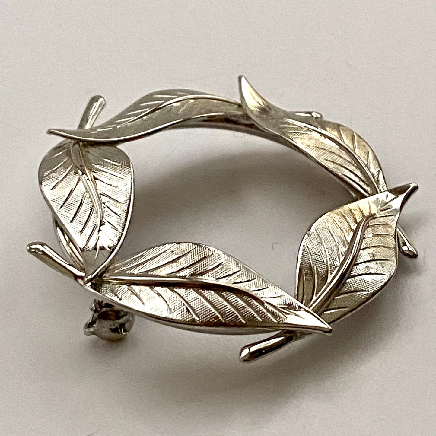 1960s Silver-Tone Leaf Circle Pin