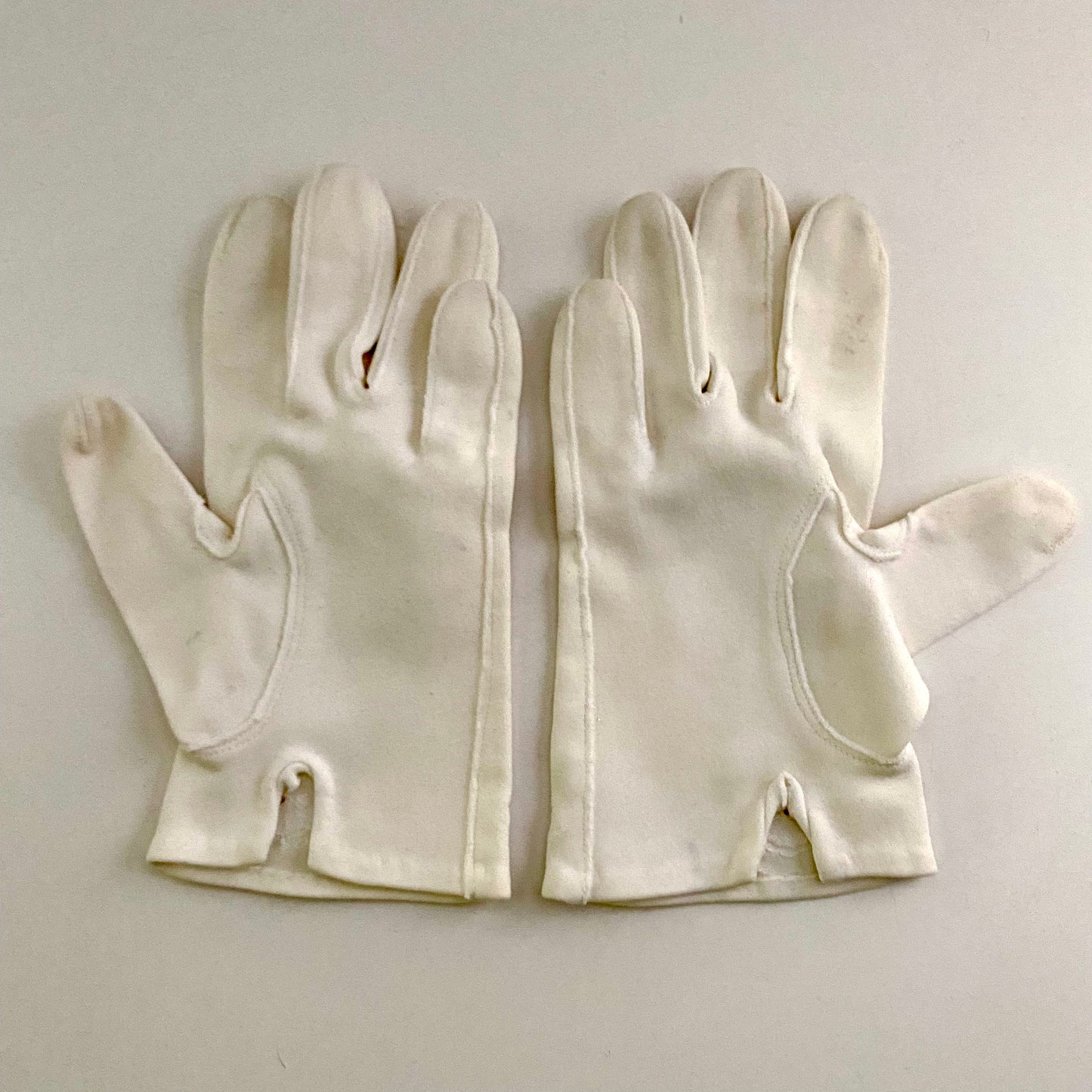 Late 50s/ Early 60s Short Gloves