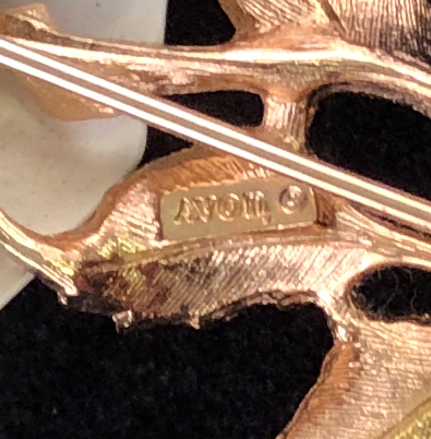 1972 Avon Snow Flower Brooch - Retro Kandy Vintage