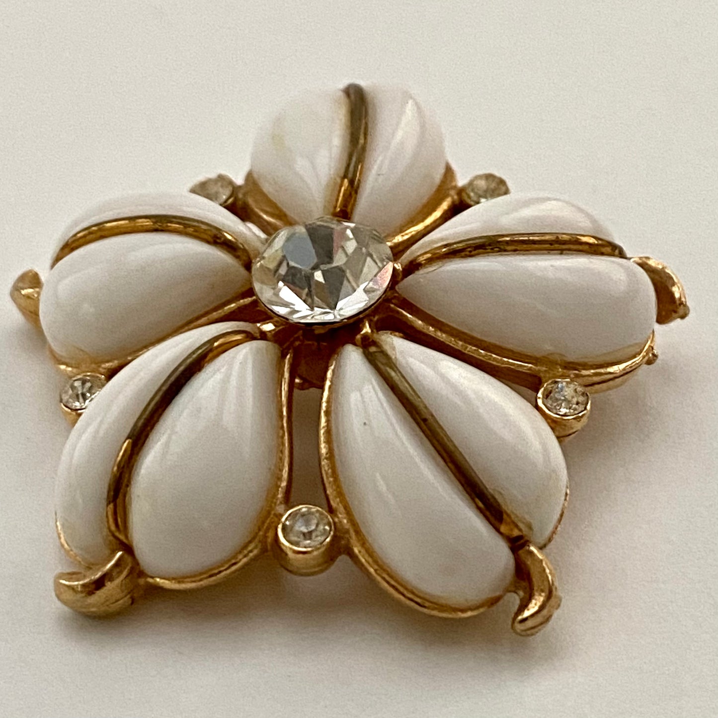 1960s Rhinestone Flower Brooch