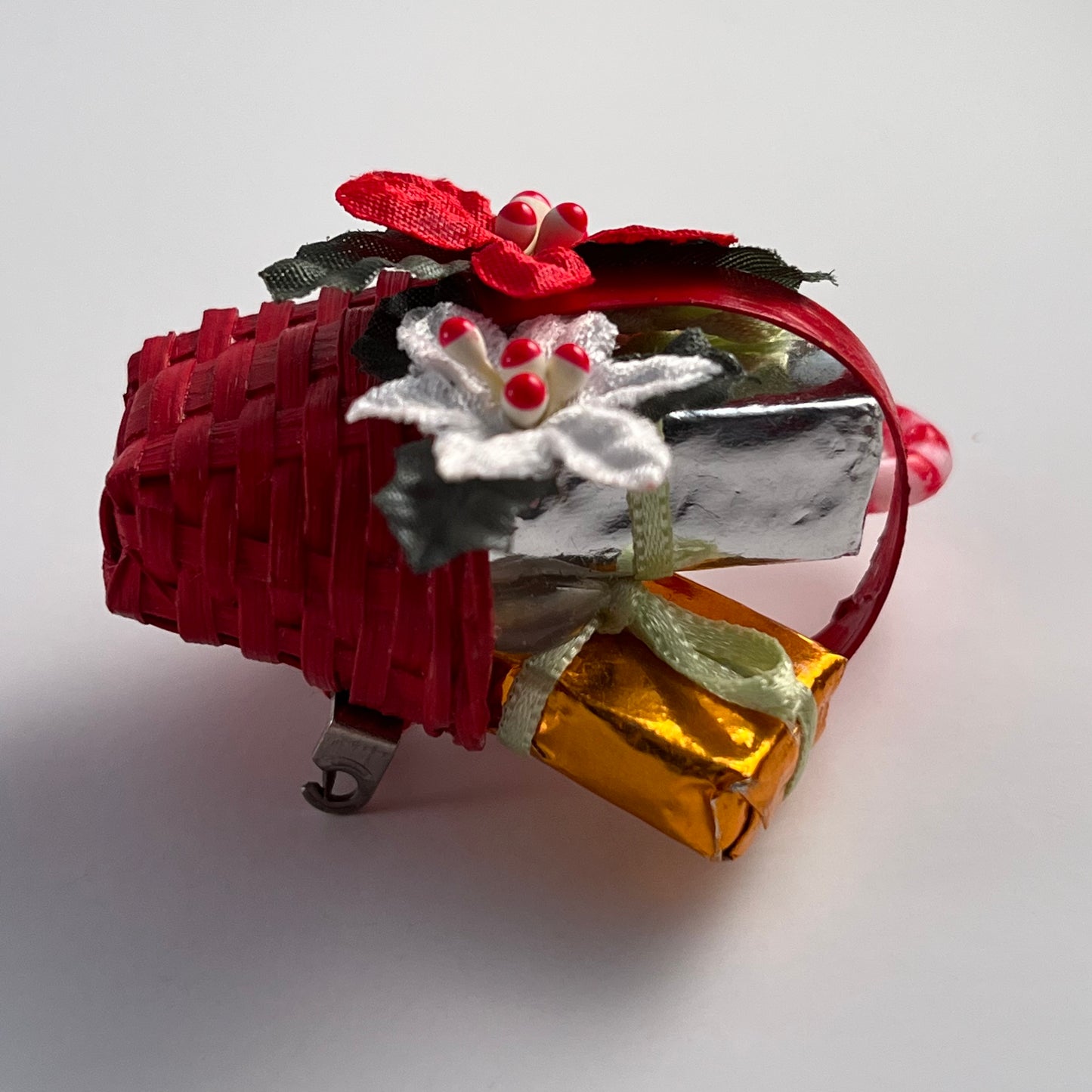 1989 Avon Christmas Wish Basket