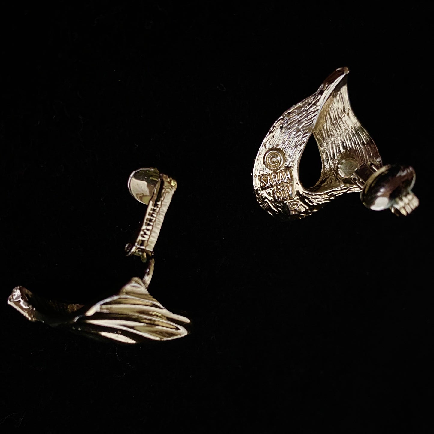 1971 Sarah Coventry Ribbonette Earrings - Retro Kandy Vintage