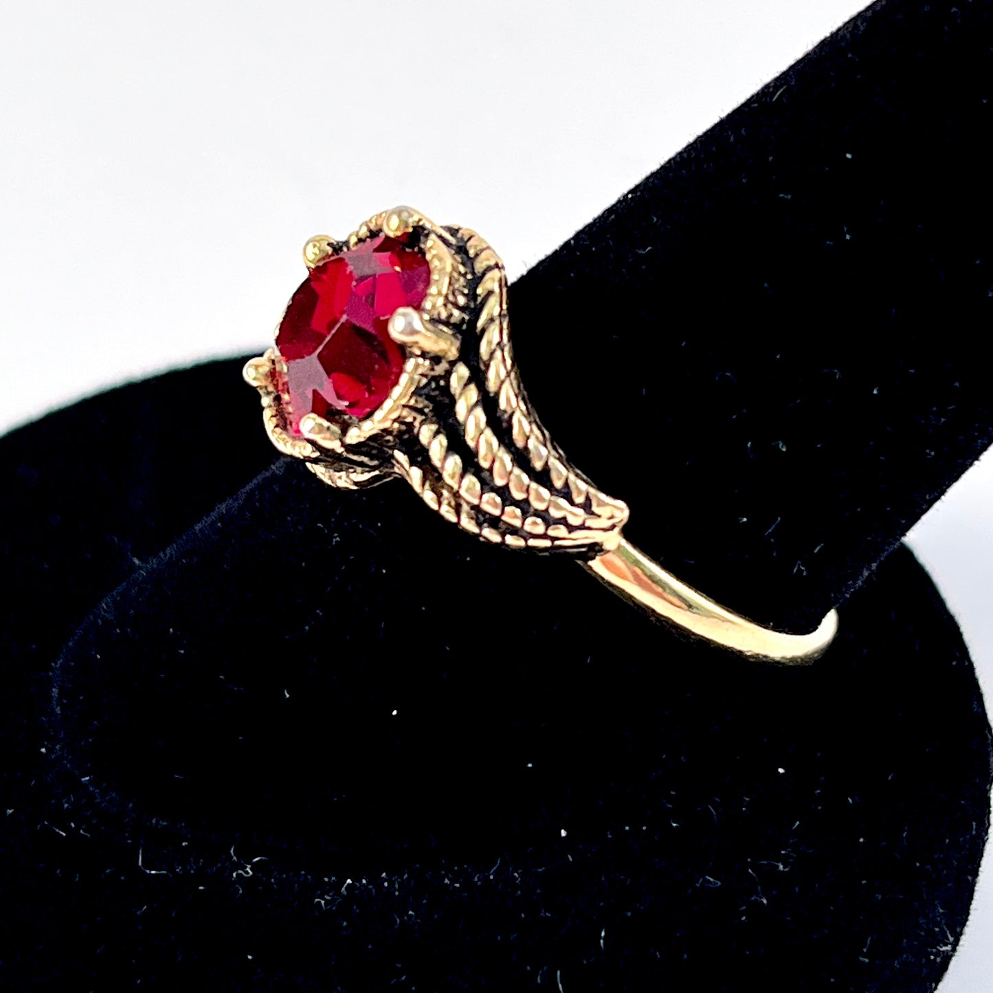 1992 Avon Faceted Illusions Ring