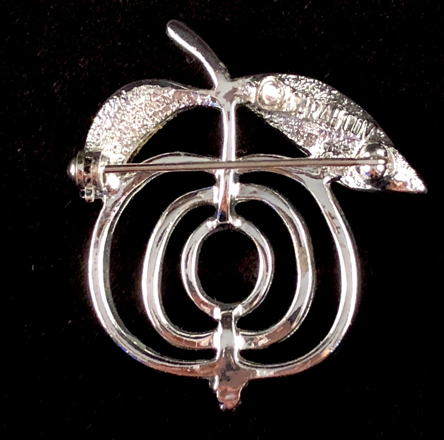 1972 Sarah Coventry Saucy Brooch (Silver) - Retro Kandy Vintage