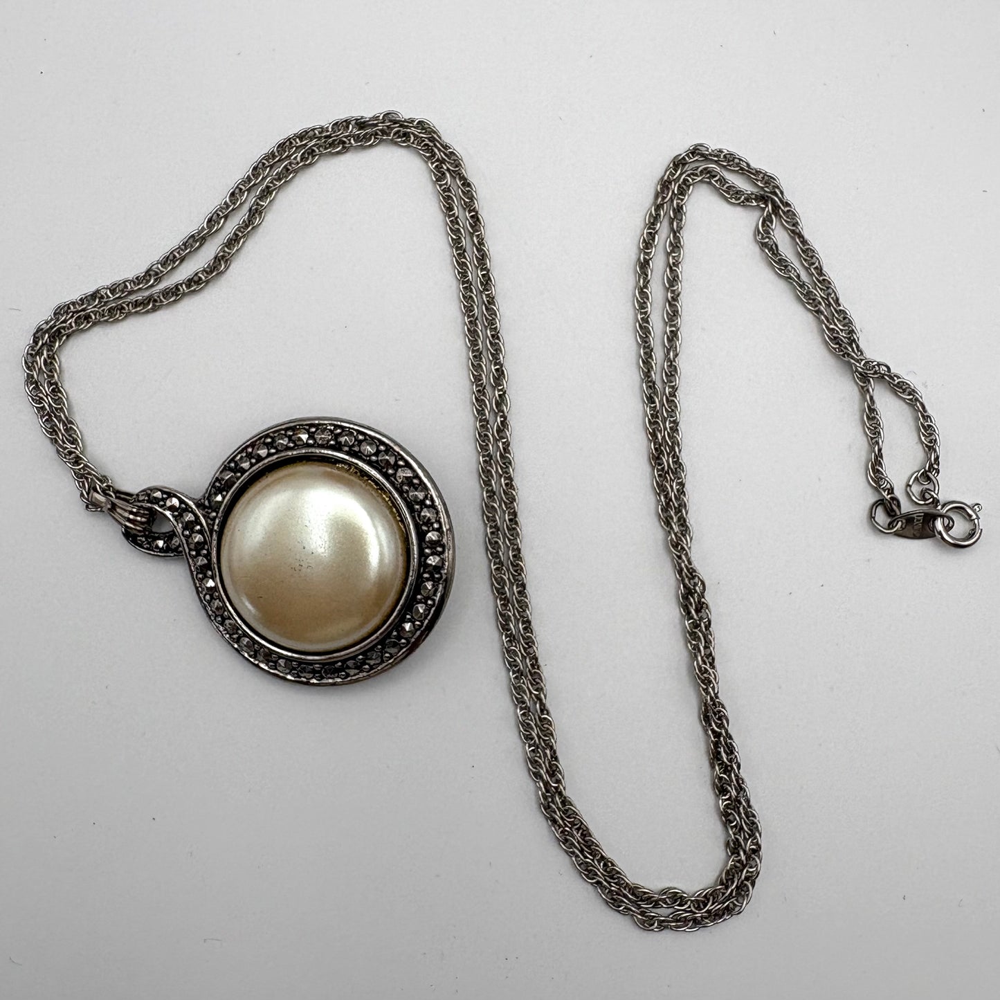 1992 Avon Heirloom Riches Pendant Necklace