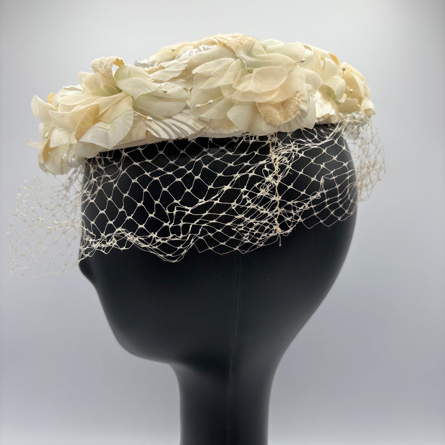 1950s Floral Halo Half Hat With Veil