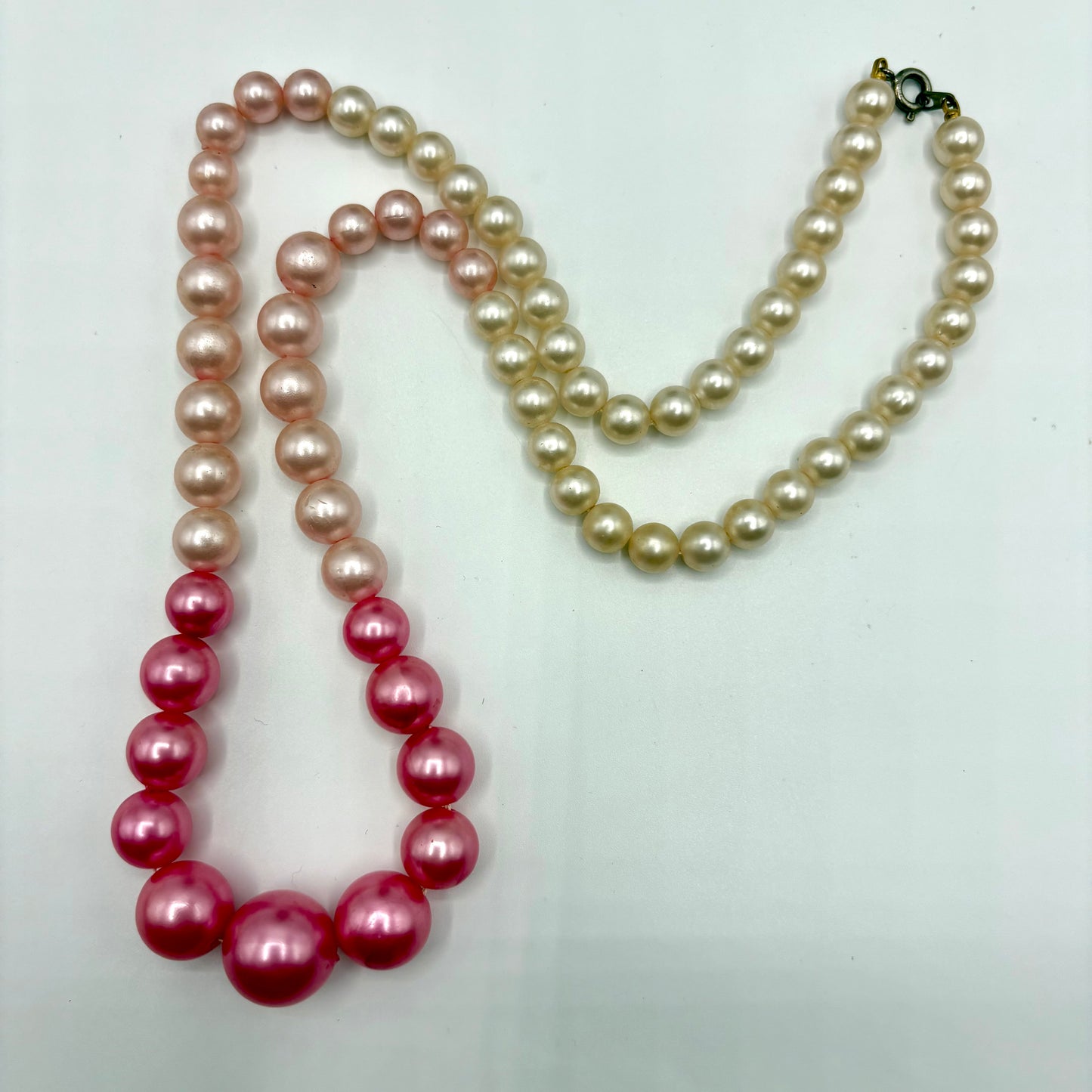 1960s Pink Faux Pearl Bead Necklace